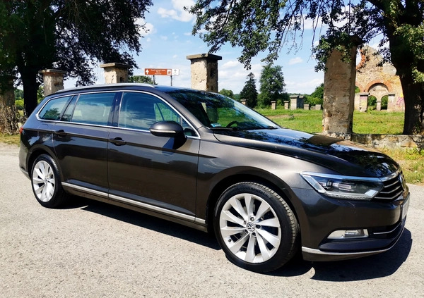 Volkswagen Passat cena 55500 przebieg: 243000, rok produkcji 2016 z Kartuzy małe 379